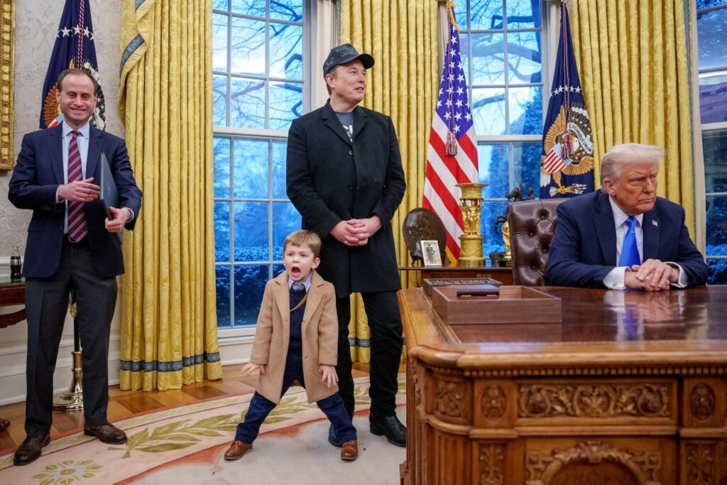 The Viral Moment: Elon Musk’s Son Takes Center Stage in the Oval Office