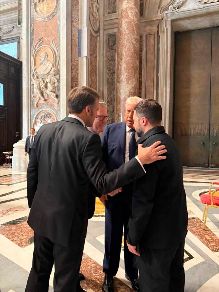 Donald Trump, Volodymyr Zelenskyy, Emmanuel Macron, Keir Starmer